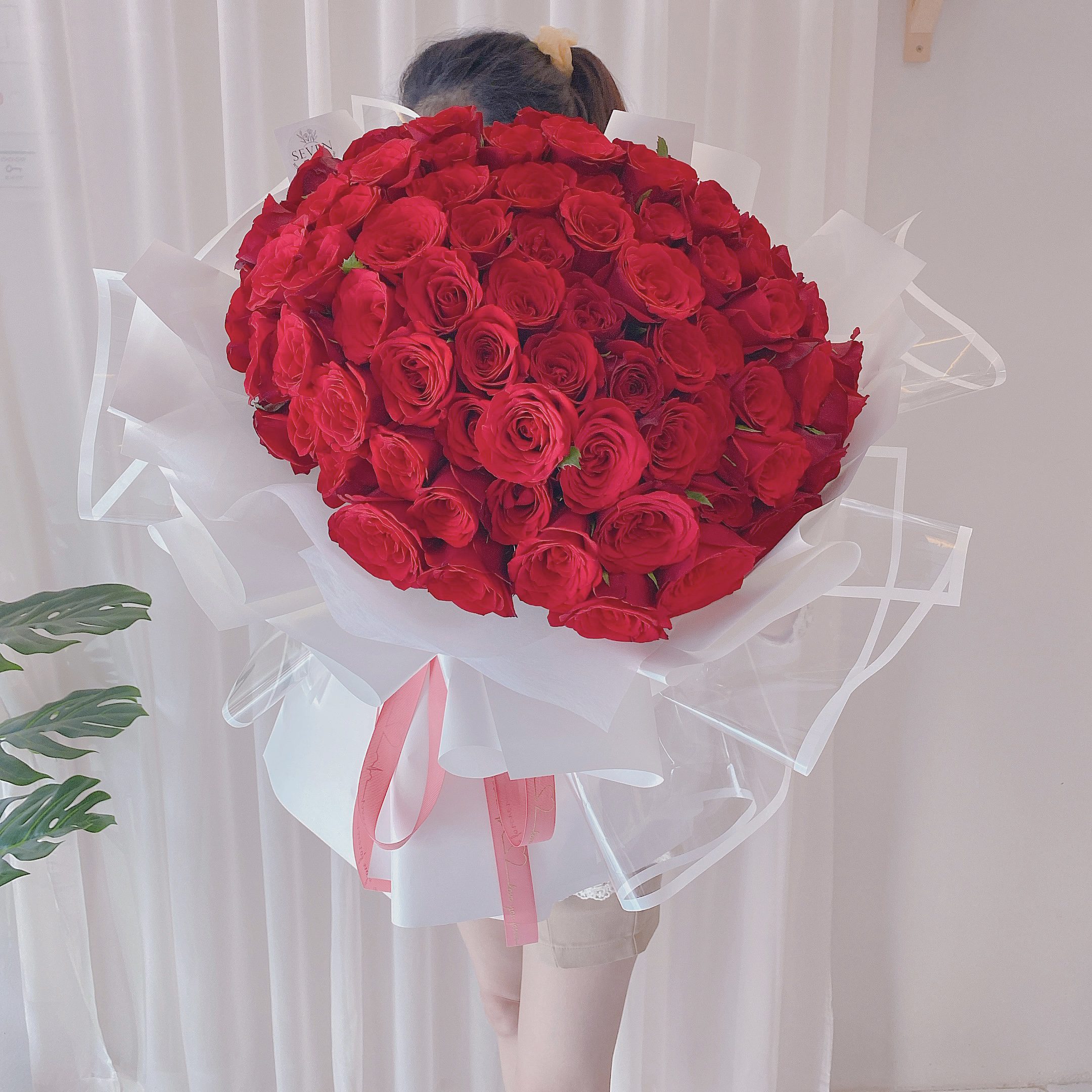 seven florist 99 roses 01 1
