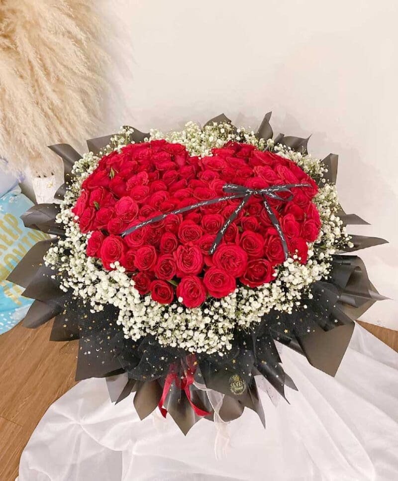 seven florist heart shape 99 roses 02a