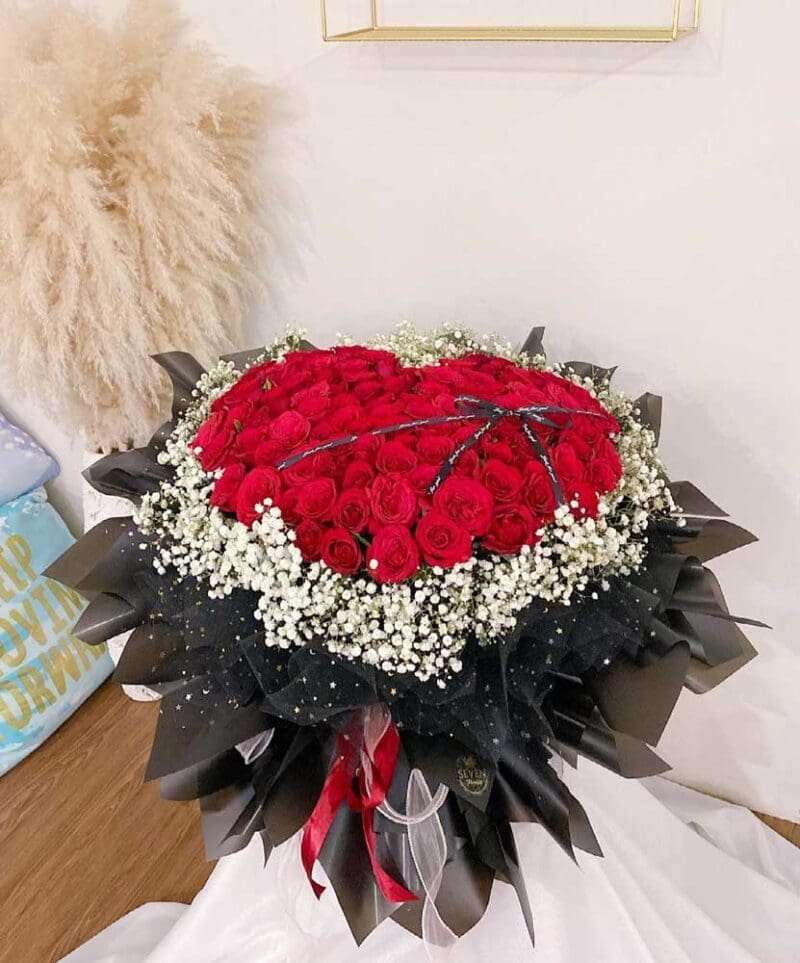 seven florist heart shape 99 roses 04a