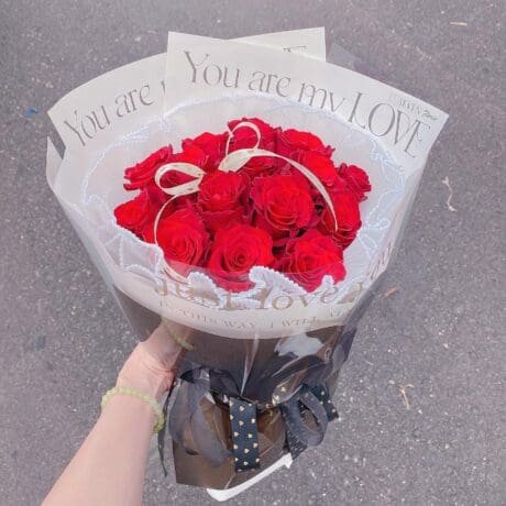 seven florist hold me tight rose 01