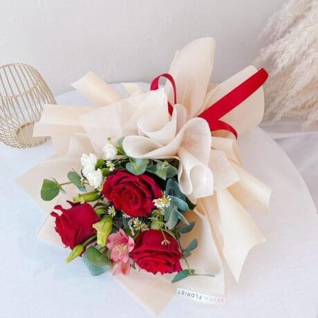seven florist rose bouquet sweetie red 02a