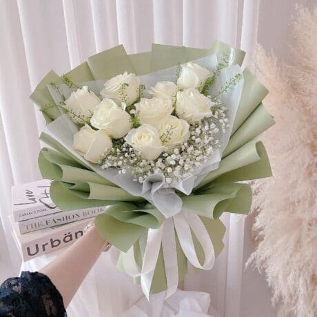 seven florist simple white roses 02