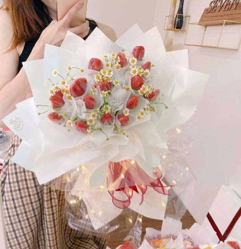 seven florist strawberries bouquet 02a