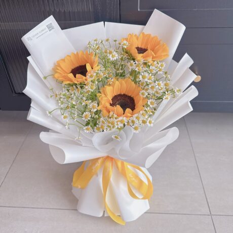 Sunflower hand bouquet with chamomile birthday gift Seven Florist Puchong