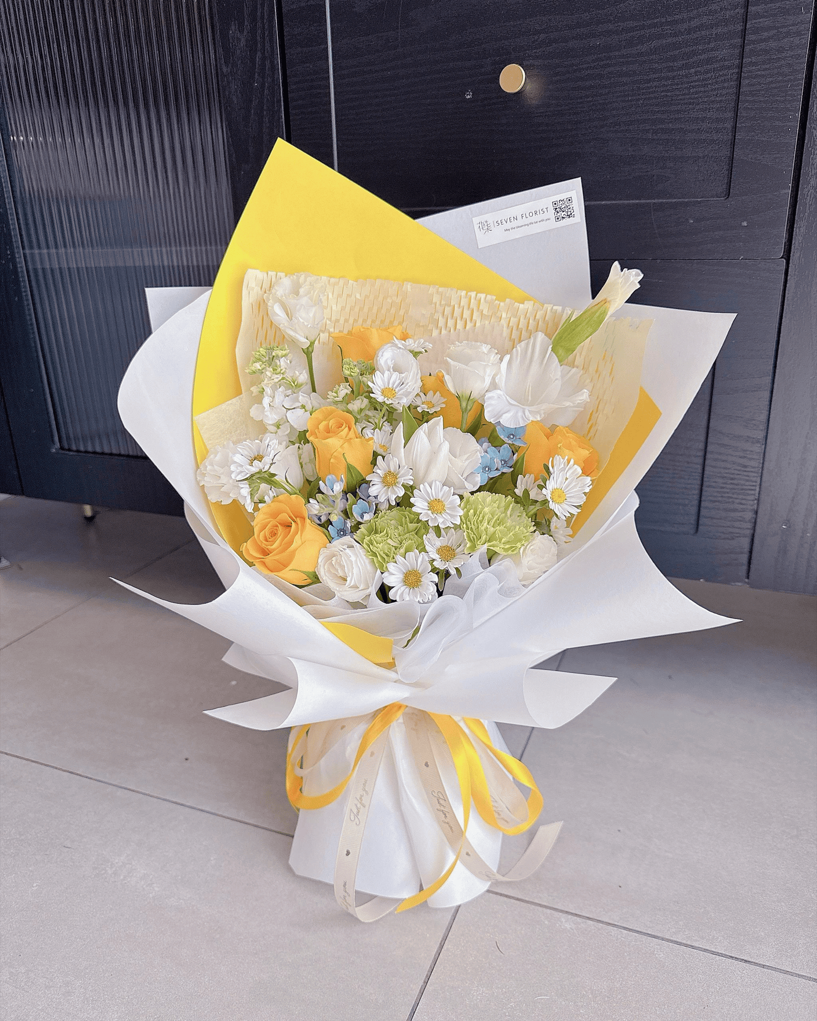 seven-florist-daybreak-hush-hand-bouquet-02.jpg Daybreak Hush bouquet with gladiolus and oxypetalum Puchong KL
