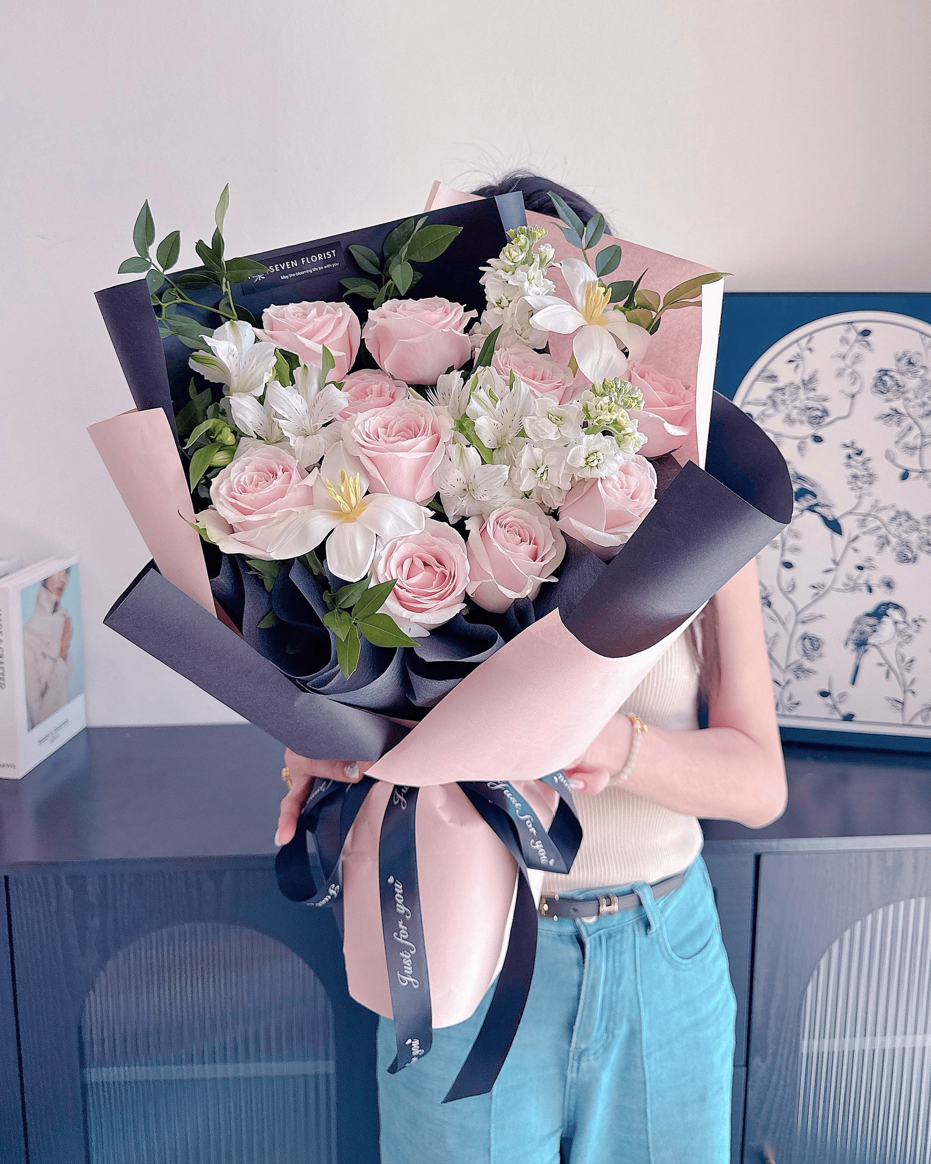 seven-florist-rosy-nior-pink-rose-hand-bouquet-01.jpg Pink rose hand bouquet with white tulips and matthiola, Seven Florist Puchong