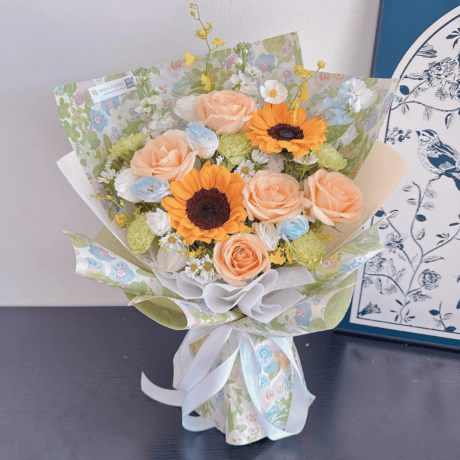 Green carnation white matthiola hand bouquet gift for birthday Seven Florist