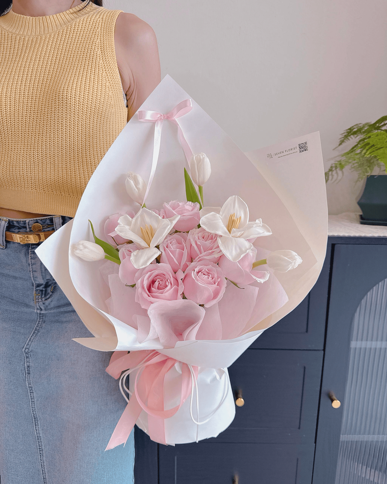 seven-florist-creamy-grace-small-hand-bouquet-01.jpg Pink roses and white tulips hand bouquet Seven Florist — birthday anniversary gift