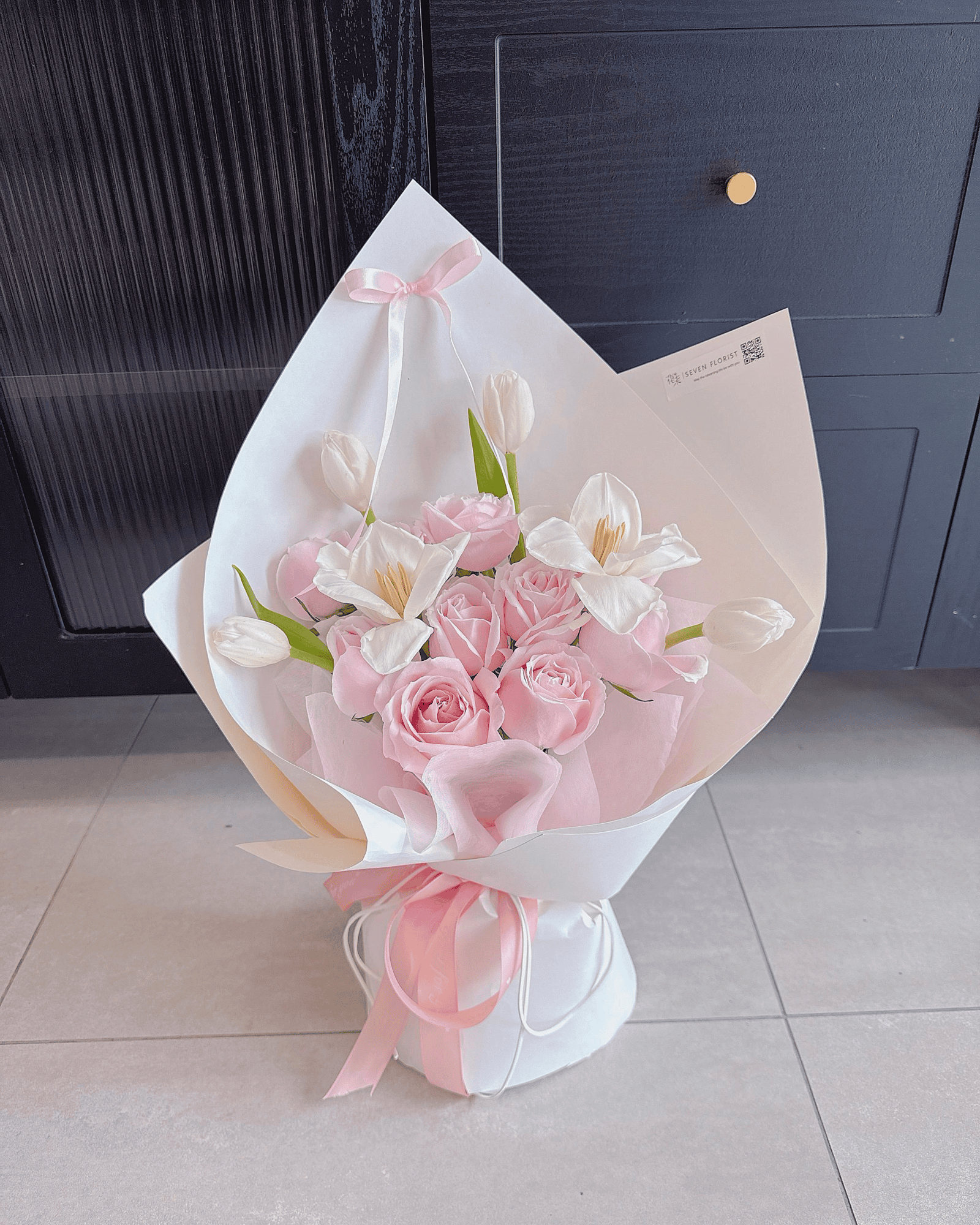 seven-florist-creamy-grace-small-hand-bouquet-02.jpg Creamy Grace small bouquet pink roses tulips same-day delivery Puchong Klang Valley