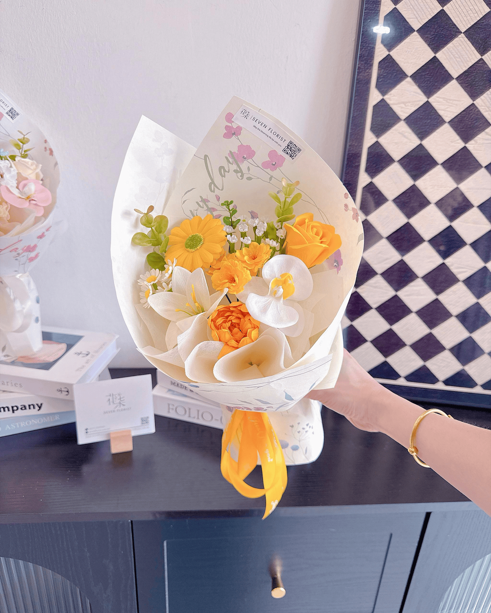 seven-florist-meet-you-everyday-soap-flower-02.jpg Yellow soap flower arrangement birthday gift Seven Florist Klang Valley